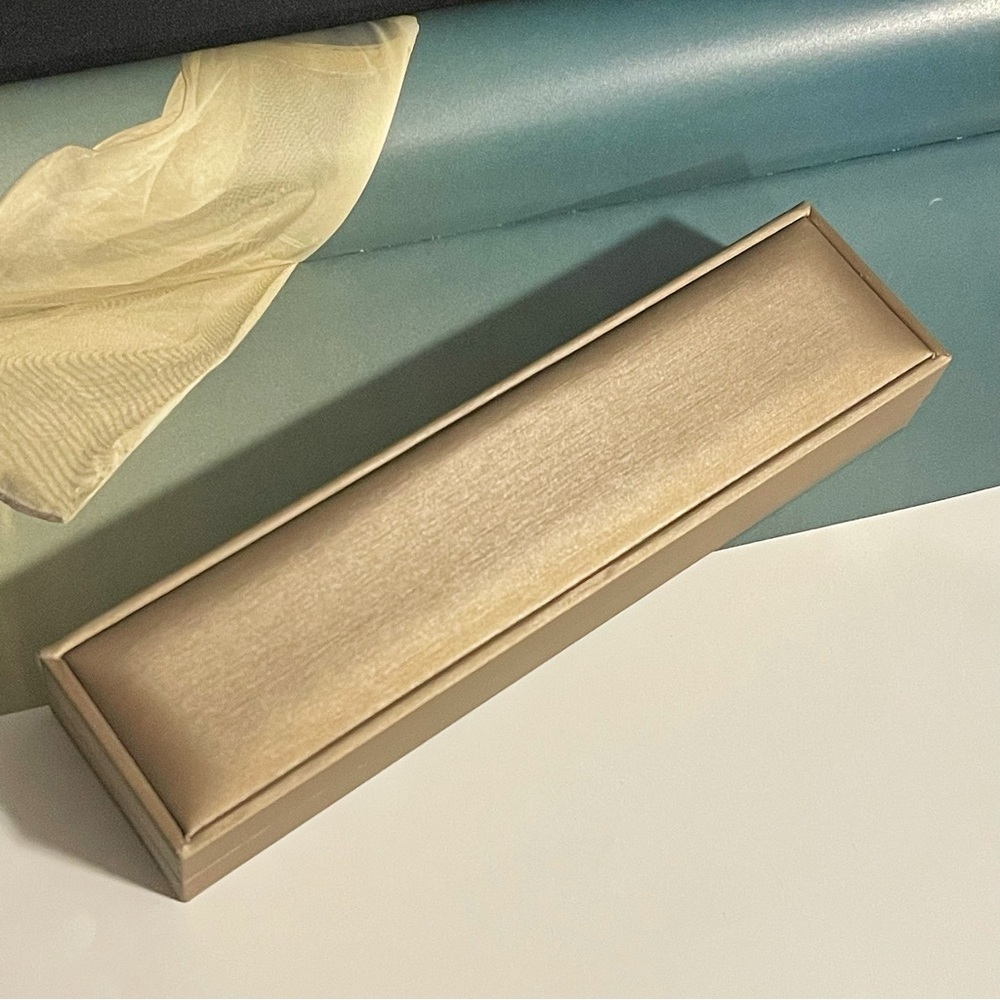 ✨Gorgeous Leather Necklace Storage Box